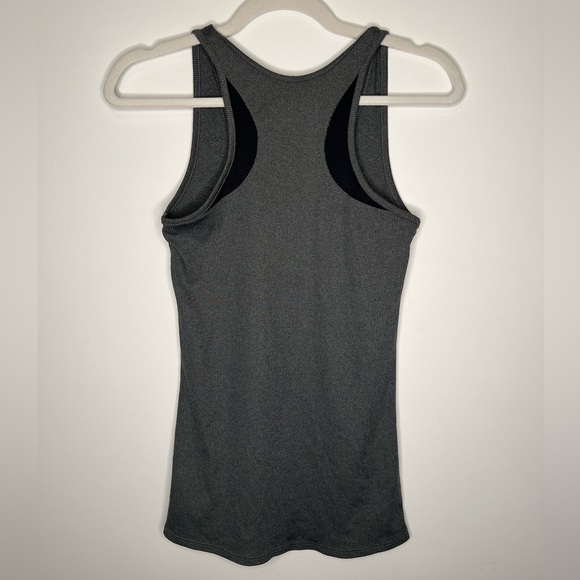 Under Armour • Women’s Fitted Tank Top • Medium - Picture 4 of 4